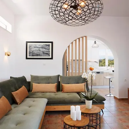 Amaranthus- Private Pool- Jacuzzi- Mini Golf Villa *