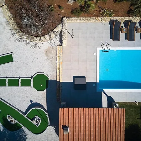 Villa Amaranthus- Private Pool- Jacuzzi- Mini Golf